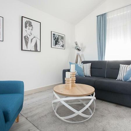 Apartment Movie Primošten Eksteriør billede